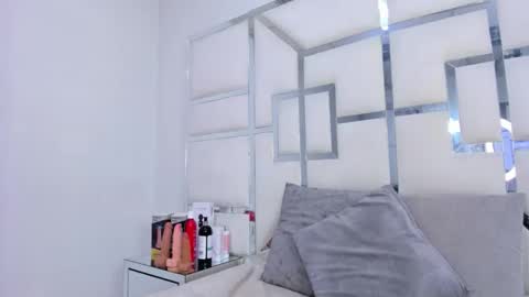 ZoeSwam online show from December 17, 12:11 pm