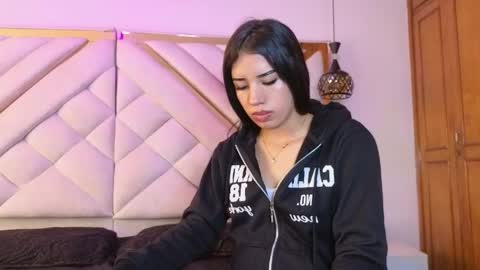 Zoe online show from April 27, 1:31 pm