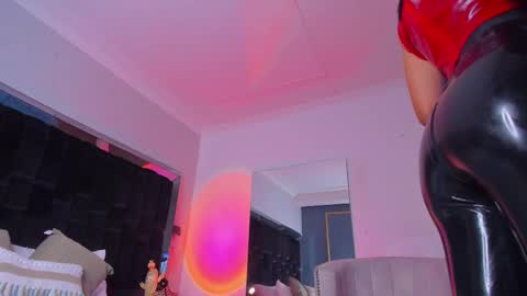 zoevidal_ online show from February 22, 11:57 am