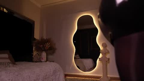 zoevidal_ online show from January 11, 12:10 pm