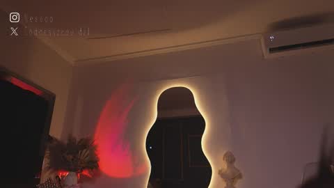 zoevidal_ online show from February 7, 12:09 pm