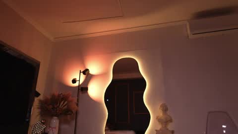 zoevidal_ online show from May 2, 12:10 pm