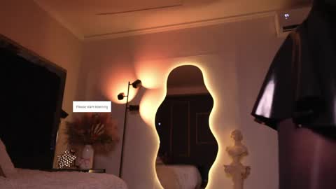 Snapshot of zoevidal_ chatting on May 14, 12:01 pm zoevidal_ online show from May 14, 12:01 pm