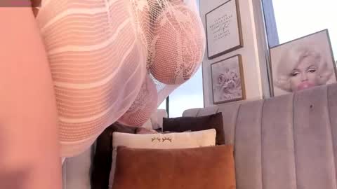 Snapshot of zoey_thommpson chatting on October 17, 7:38 pm zoey thommpson online show from October 17, 7:38 pm