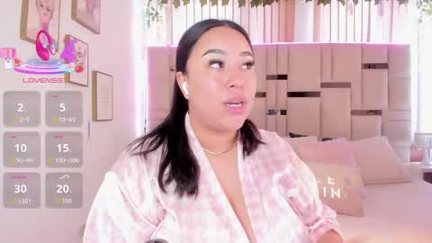 Snapshot of zoey_thommpson chatting on December 1, 7:30 pm zoey thommpson online show from December 1, 7:30 pm