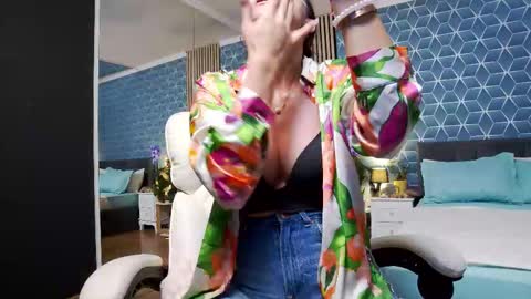 Zoey online show from October 19, 4:40 pm