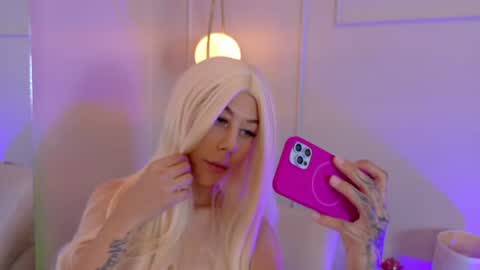 Zoey online show from July 30, 7:02 pm