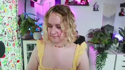 Zoey Ryan online show from July 11, 8:00 pm