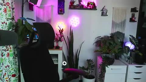 Zoey Ryan online show from July 12, 5:15 pm