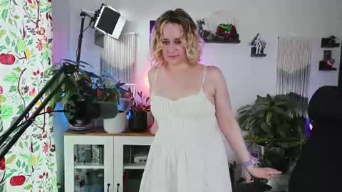 Zoey Ryan online show from August 5, 7:17 pm