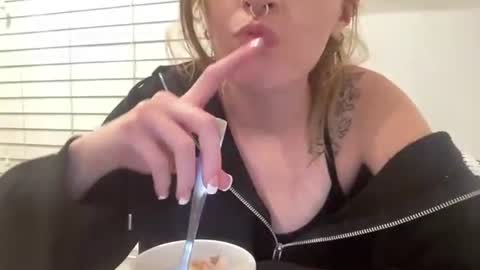 zoeyyb666 online show from March 13, 6:53 am