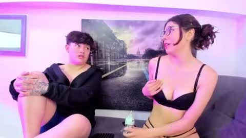 Snapshot of zooble_28 chatting on June 30, 1:56 pm Nick And Mia online show from June 30, 1:56 pm