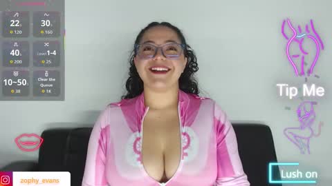 Snapshot of zophy_evans_ chatting on December 17, 2:17 am Zophy online show from December 17, 2:17 am