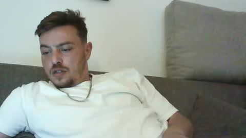 Snapshot of zoro2712 chatting on October 31, 10:55 pm Roy online show from October 31, 10:55 pm