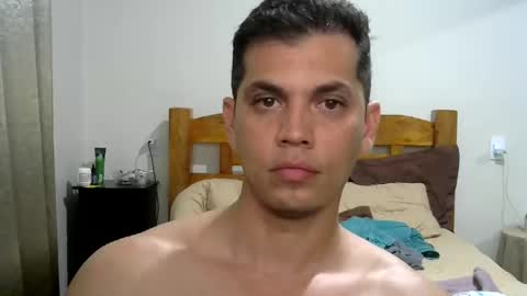 zoro_00 online show from November 22, 9:47 pm