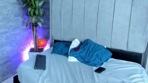 Snapshot of zorre_ chatting on November 6, 12:28 pm Zoe And Frienda online show from November 6, 12:28 pm