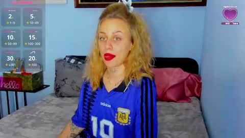 Mia online show from June 17, 8:43 pm