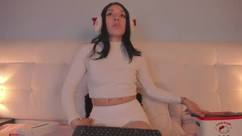 Snapshot of zowi_hottiee chatting on February 6, 9:00 am cintya kors online show from February 6, 9:00 am