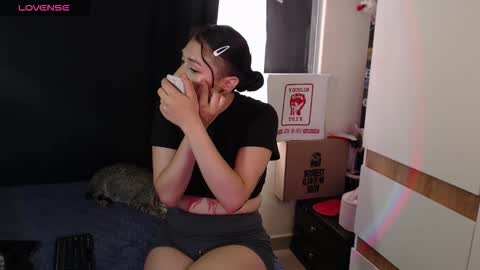 Snapshot of zowi_hottiee chatting on November 13, 4:39 pm cintya kors online show from November 13, 4:39 pm