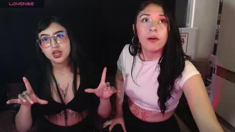 Snapshot of zowi_hottiee chatting on November 21, 6:50 pm cintya kors online show from November 21, 6:50 pm