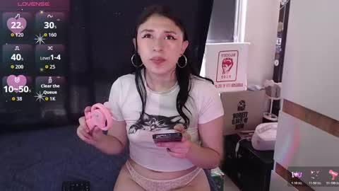 Snapshot of zowi_hottiee chatting on December 3, 6:50 pm cintya kors online show from December 3, 6:50 pm