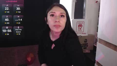 Snapshot of zowi_hottiee chatting on December 17, 12:55 pm cintya kors online show from December 17, 12:55 pm