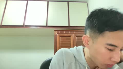 Snapshot of zseszsesz chatting on December 28, 3:37 pm Z online show from December 28, 3:37 pm