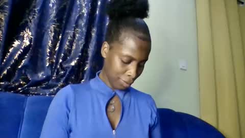 Snapshot of zurivelvetstudio chatting on February 16, 7:43 pm zurivelvetstudio online show from February 16, 7:43 pm