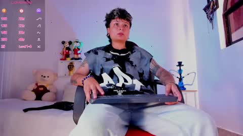 Snapshot of zuryramirez_ chatting on May 10, 2:33 pm Zury Ramirez online show from May 10, 2:33 pm