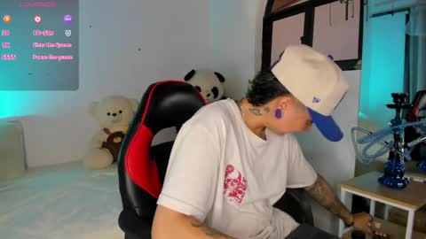 Snapshot of zuryramirez_ chatting on May 22, 8:14 pm Zury Ramirez online show from May 22, 8:14 pm