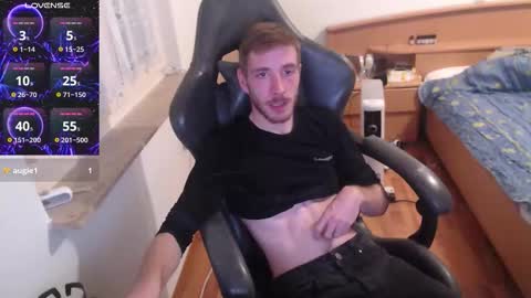 Snapshot of zuzmosfokafasz chatting on November 21, 10:19 pm Zuzmoe online show from November 21, 10:19 pm