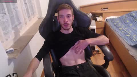 Snapshot of zuzmosfokafasz chatting on November 22, 10:20 pm Zuzmoe online show from November 22, 10:20 pm