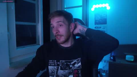 Snapshot of zuzmosfokafasz chatting on November 26, 9:16 pm Zuzmoe online show from November 26, 9:16 pm