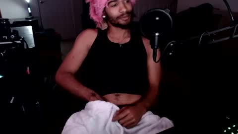 Snapshot of zylr chatting on October 28, 7:34 am mixedtwinklol online show from October 28, 7:34 am