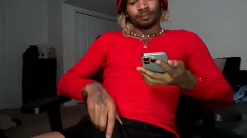 Snapshot of zylr chatting on November 17, 6:19 am mixedtwinklol online show from November 17, 6:19 am