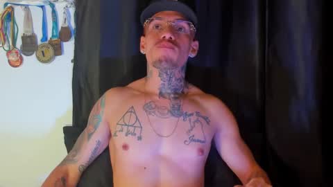 Snapshot of zyongarcia2020 chatting on December 22, 12:39 am zyon garcia online show from December 22, 12:39 am