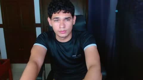 Snapshot of zyrosxk chatting on July 3, 5:47 am antonio felipe online show from July 3, 5:47 am