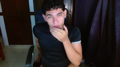 Snapshot of zyrosxk chatting on July 13, 4:15 am antonio felipe online show from July 13, 4:15 am