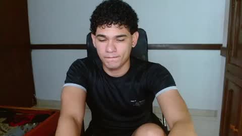 Snapshot of zyrosxk chatting on July 31, 7:41 am antonio felipe online show from July 31, 7:41 am