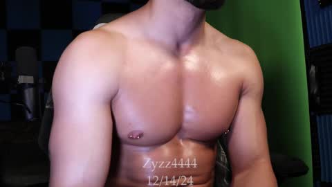 Snapshot of zyzz4444 chatting on December 15, 4:40 am Greek God online show from December 15, 4:40 am