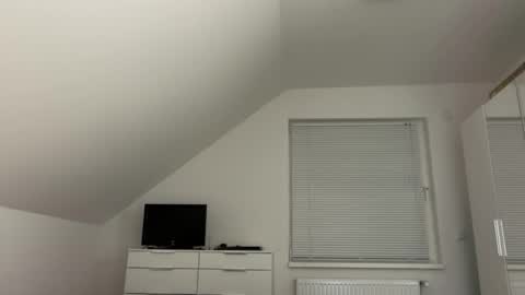 zzz123_cam online show from May 15, 3:41 pm