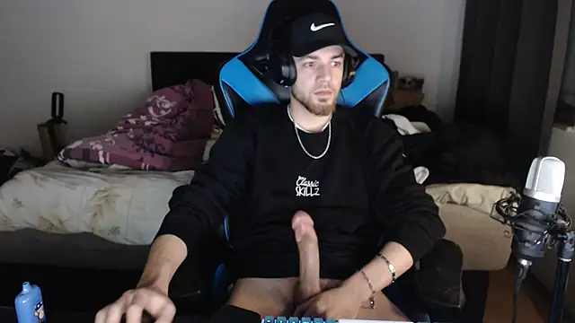 Snapshot of AlbanerYaro45 chatting on December 10, 11:08 pm AlbanerYaro45 online show from December 10, 11:08 pm