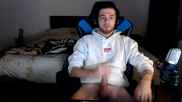 Snapshot of AlbanerYaro45 chatting on December 15, 11:31 pm AlbanerYaro45 online show from December 15, 11:31 pm