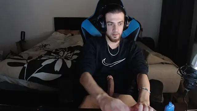 Snapshot of AlbanerYaro45 chatting on December 18, 11:30 pm AlbanerYaro45 online show from December 18, 11:30 pm