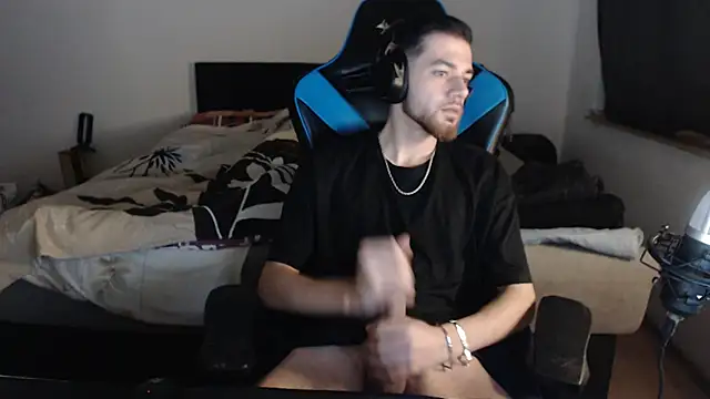 Snapshot of AlbanerYaro45 chatting on December 23, 4:17 pm AlbanerYaro45 online show from December 23, 4:17 pm