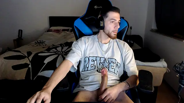 Snapshot of AlbanerYaro45 chatting on December 26, 9:58 pm AlbanerYaro45 online show from December 26, 9:58 pm