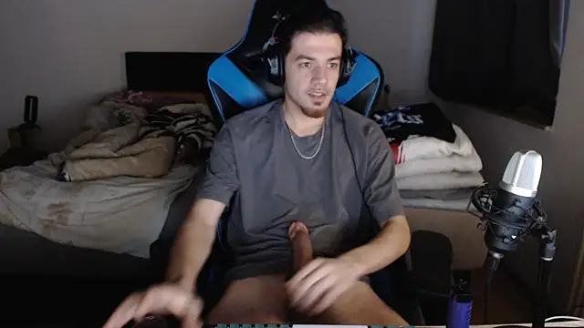 Snapshot of AlbanerYaro45 chatting on January 4, 8:39 am AlbanerYaro45 online show from January 4, 8:39 am