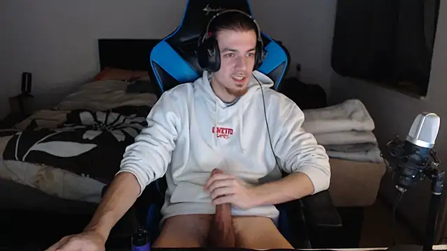 Snapshot of AlbanerYaro45 chatting on January 4, 9:52 pm AlbanerYaro45 online show from January 4, 9:52 pm