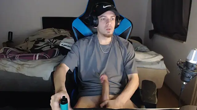 Snapshot of AlbanerYaro45 chatting on January 7, 7:59 pm AlbanerYaro45 online show from January 7, 7:59 pm