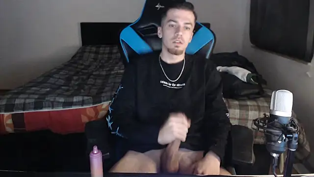 Snapshot of AlbanerYaro45 chatting on February 3, 8:57 pm AlbanerYaro45 online show from February 3, 8:57 pm